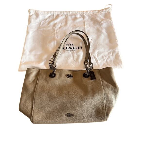 Coach Pebble Leather Gallery Shoulder Tote – Taupe Grey – Chain Strap Detail - Picture 2 of 11